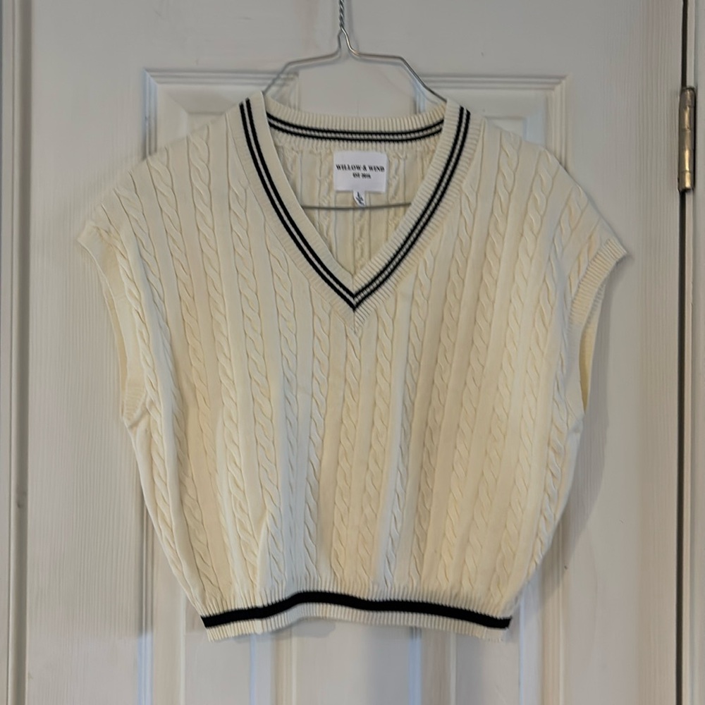 NWOT sweater vest! Cute